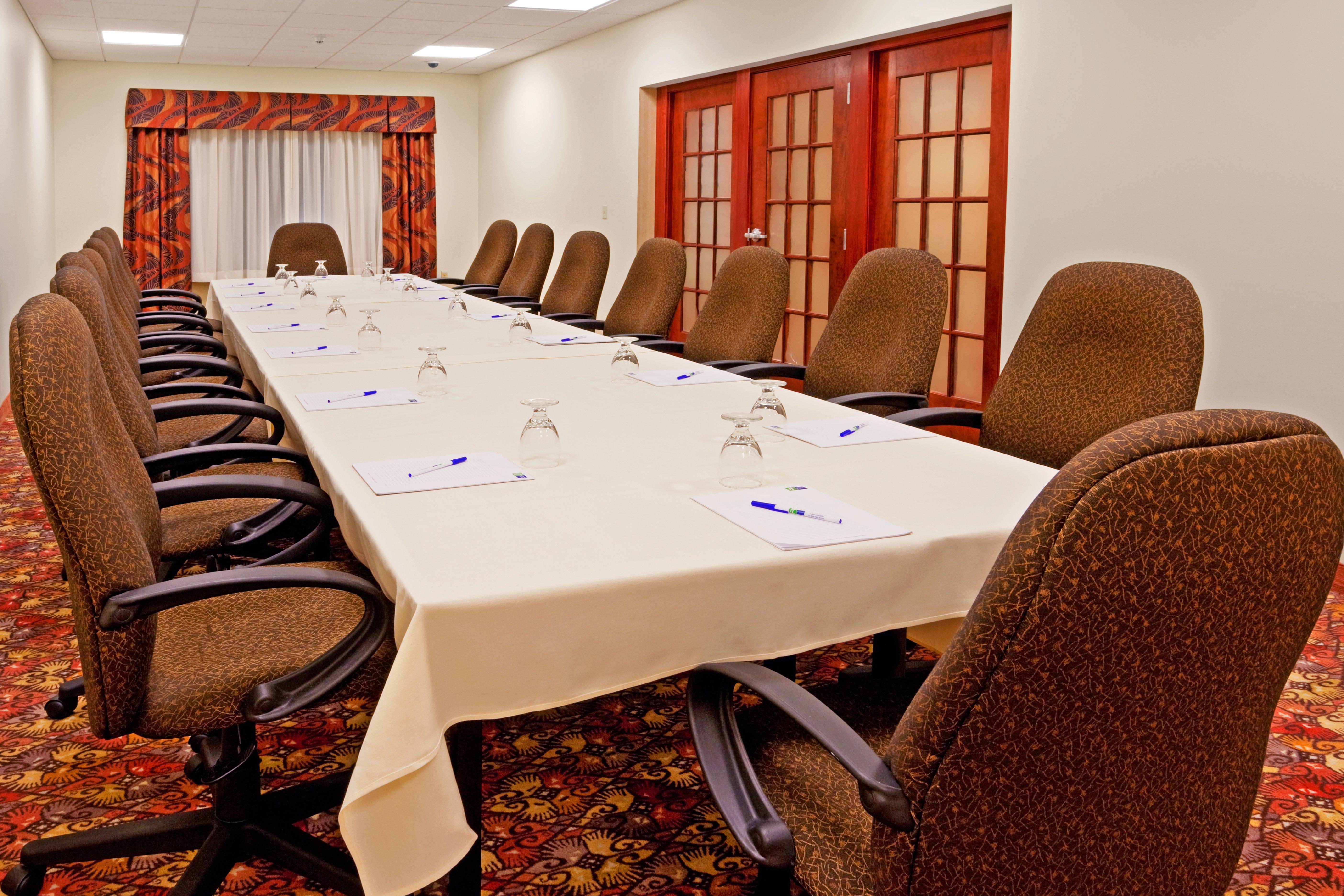 Holiday Inn Express & Suites Albany Airport Area - Latham By Ihg Exterior photo
