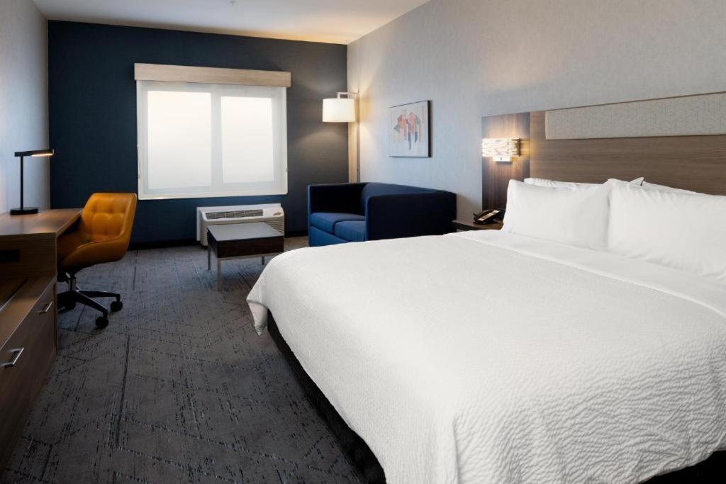 Holiday Inn Express & Suites Albany Airport Area - Latham By Ihg Exterior photo