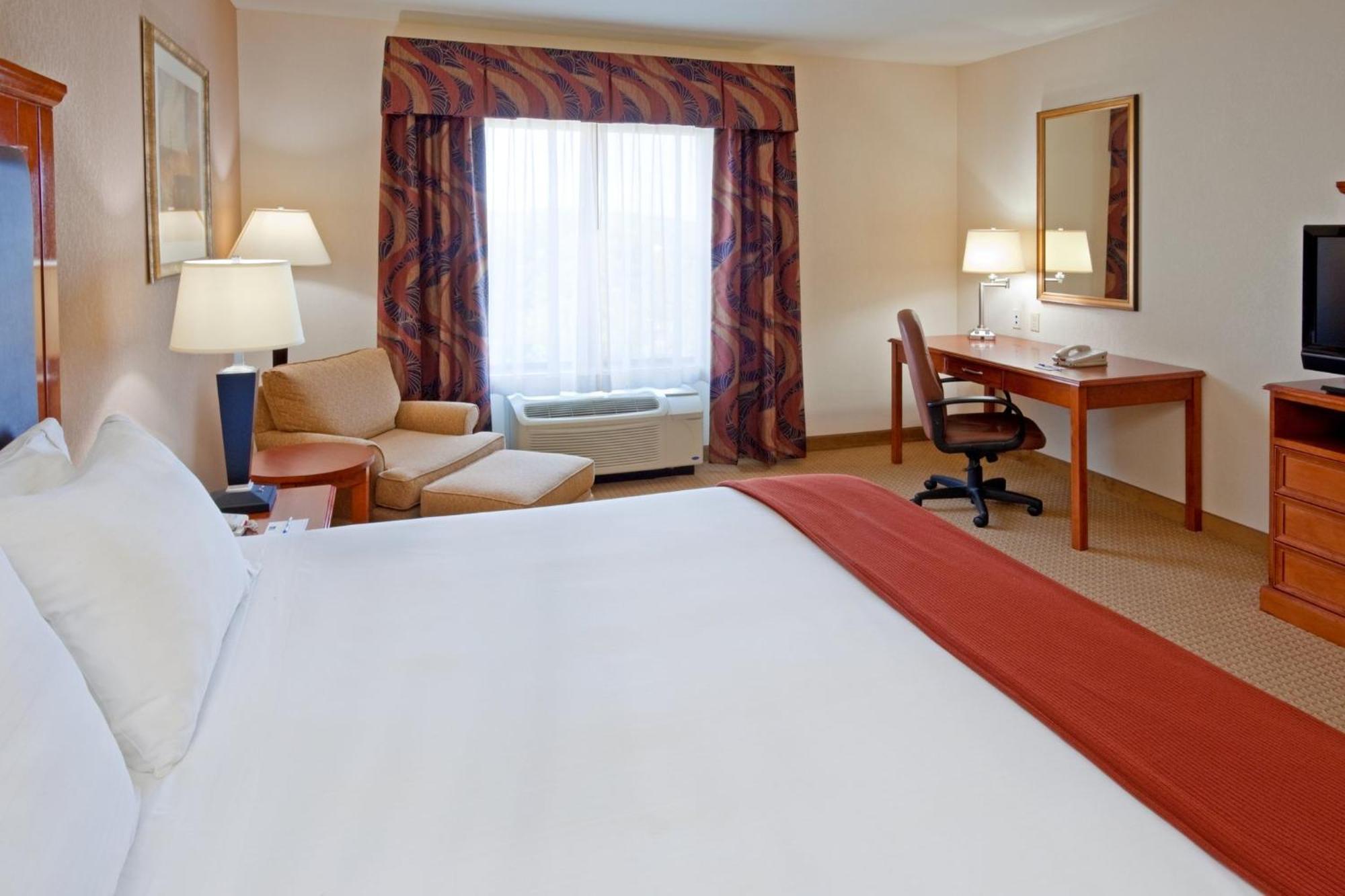 Holiday Inn Express & Suites Albany Airport Area - Latham By Ihg Exterior photo