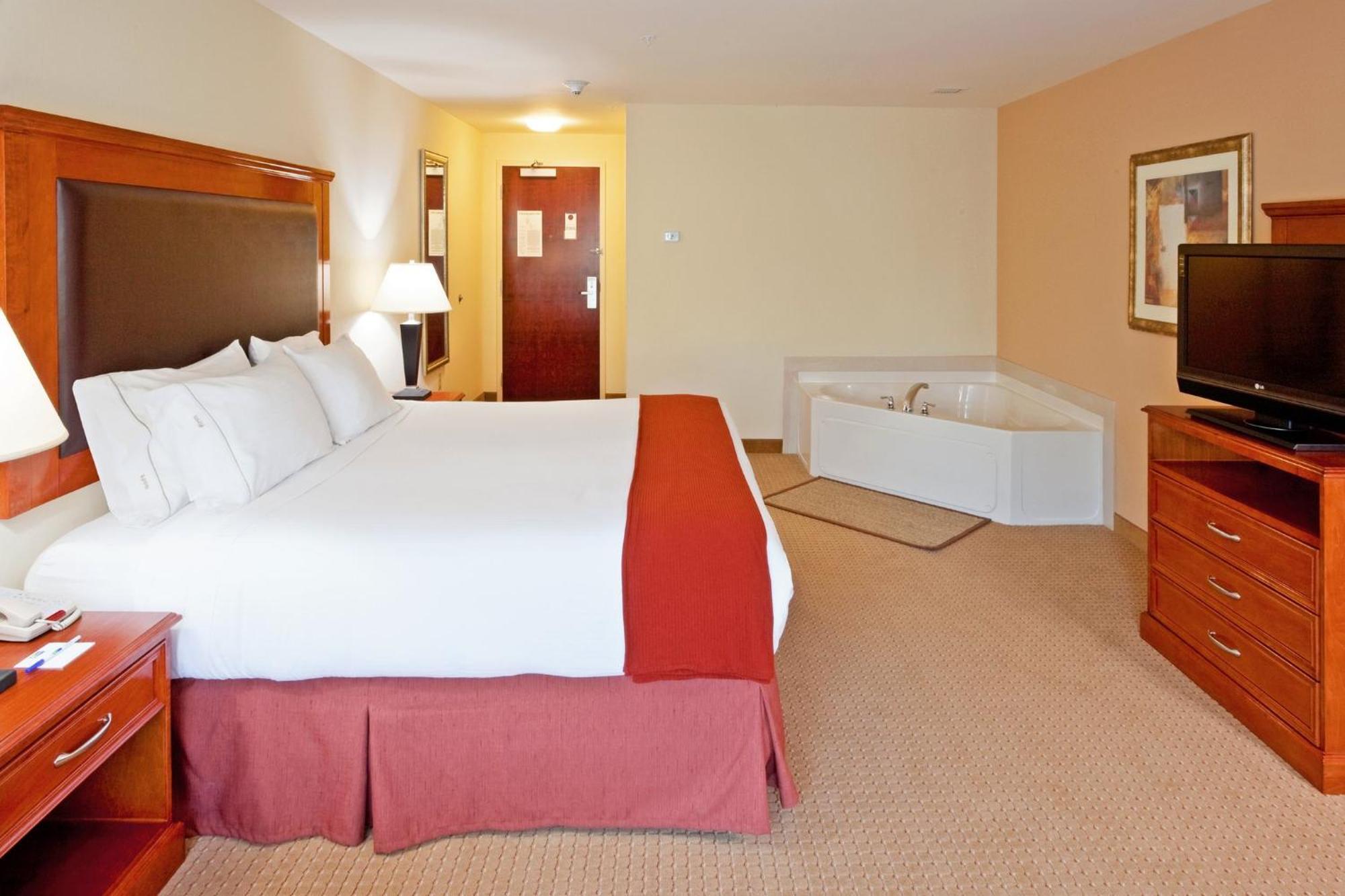 Holiday Inn Express & Suites Albany Airport Area - Latham By Ihg Exterior photo
